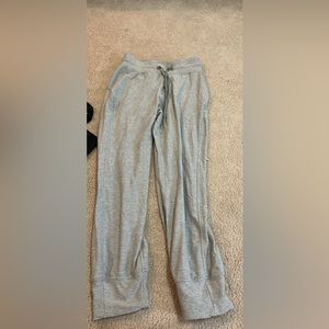 Size 2 lululemon align joggers. Only worn twice!